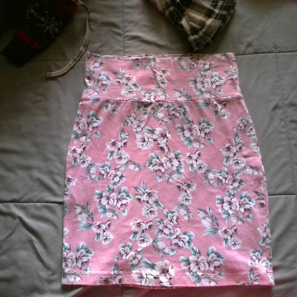 charlotte russe pink white floral skirt